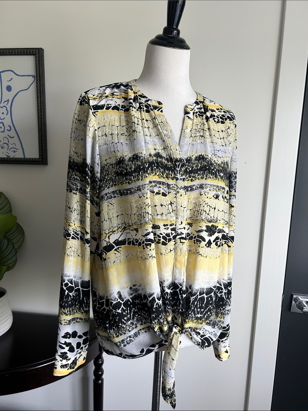 Dana buchman XL Yellow Black Patterned Tie-Front button down  Blouse